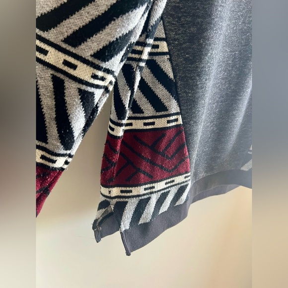 Geometric Print Pullover Sweatshirt Red/Black/White/Gray - Picture 4 of 8